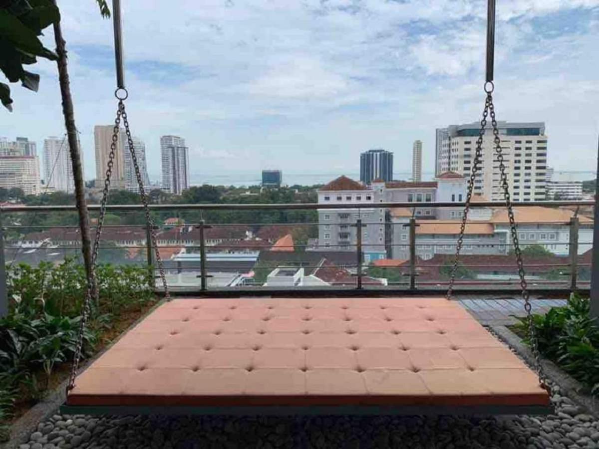 Tropicana 218 Macalister Netflix High Floor *