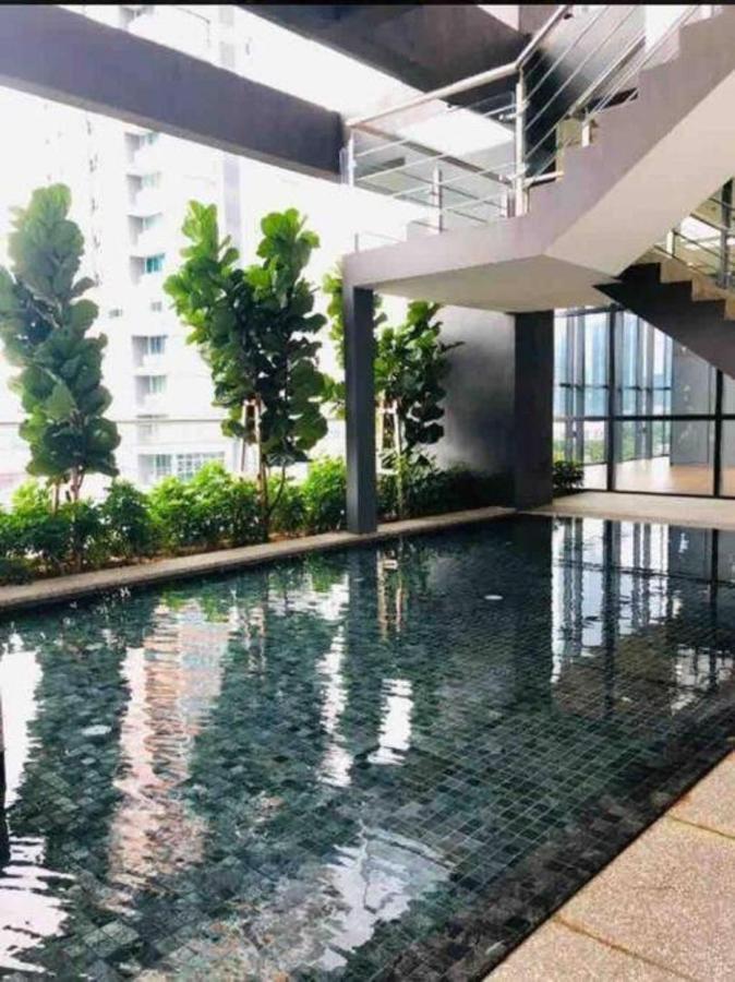 Tropicana 218 Macalister Netflix High Floor *